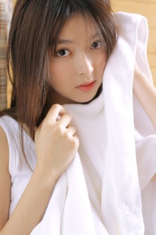 男朋友打女朋友光QQ的甜宠